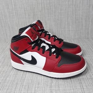 Jordan 1 Mid Chicago Black Toe Sz 8.5